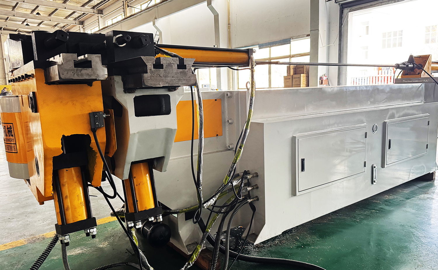 NC M Series Hydraulic Tube Bending Machine na may Mandrel Control NC M Series Hydraulic Tube Bending Machine na may Mandrel Control