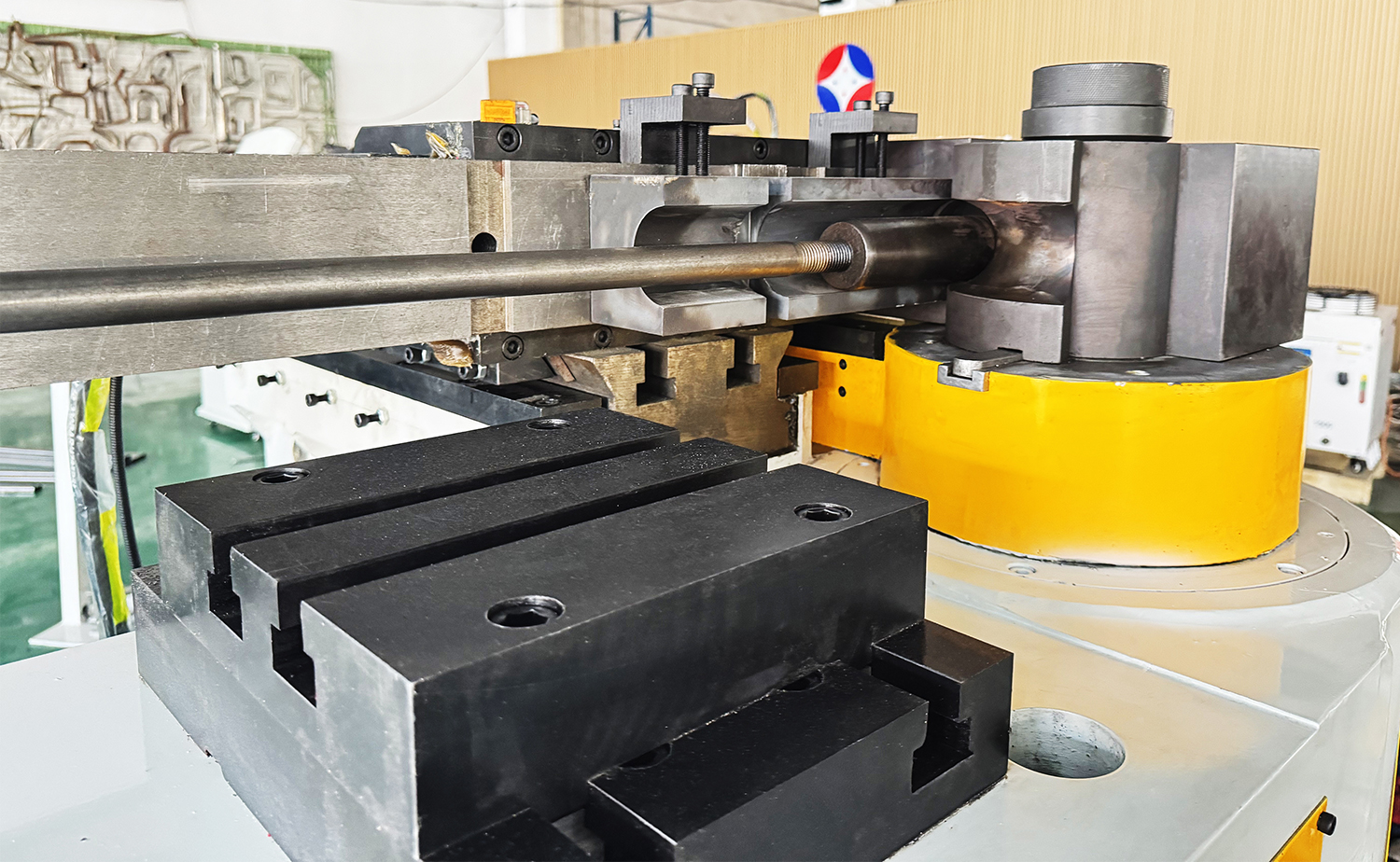 NC M Series Hydraulic Tube Bending Machine na may Mandrel Control NC M Series Hydraulic Tube Bending Machine na may Mandrel Control