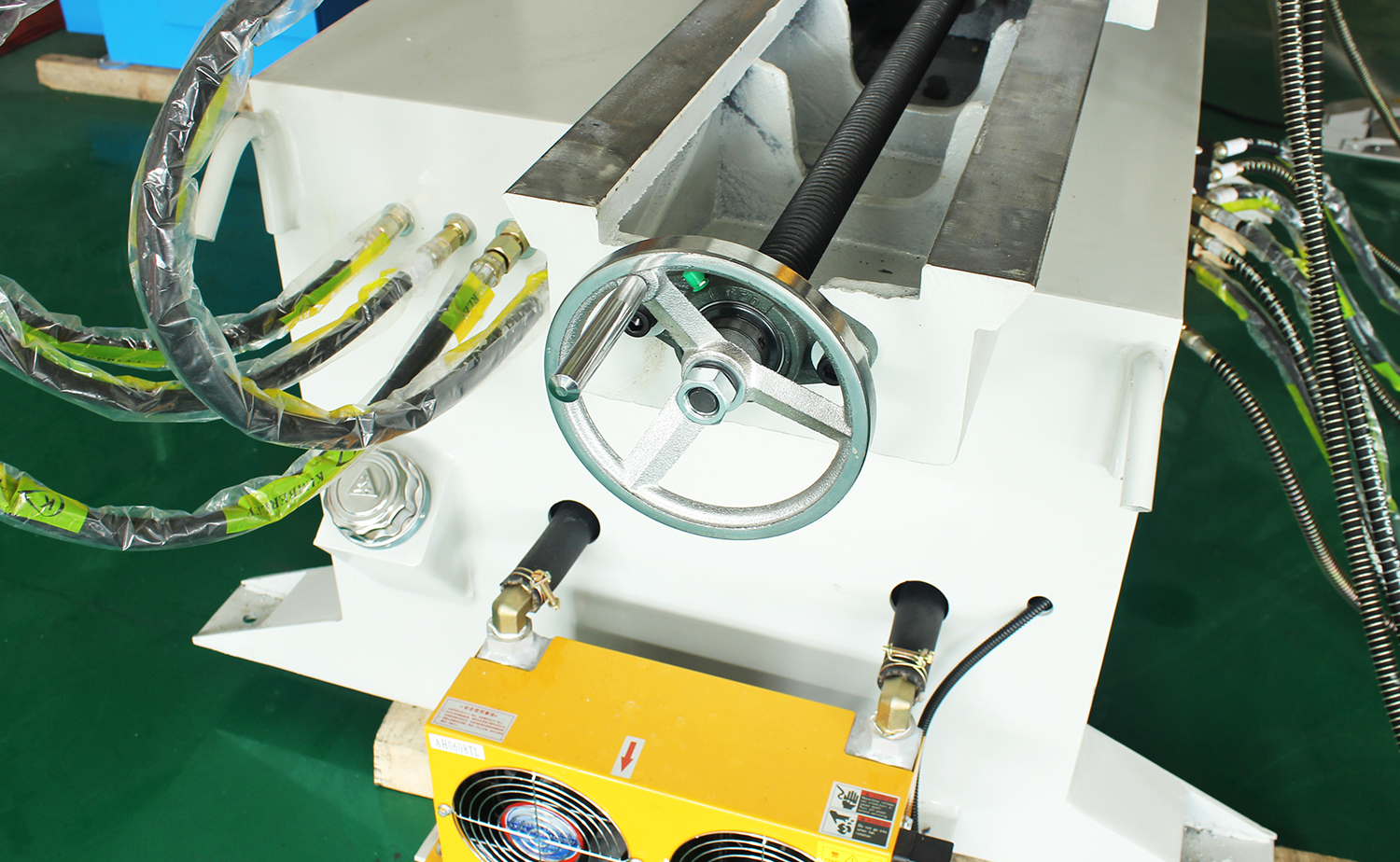 Rotary-Type Twin Head Multi-Bending Pipe Machine Rotary-Type Twin Head Multi-Bending Pipe Machine