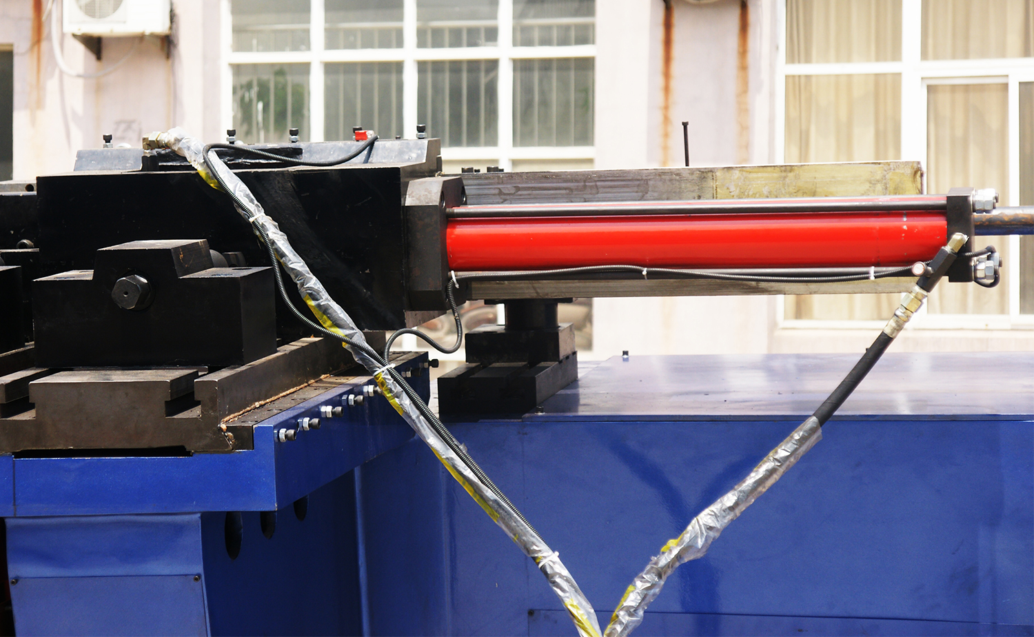 NC L Series High-performance Hydraulic Pipe/Tube Bending Machine NC L Series High-performance Hydraulic Pipe/Tube Bending Machine