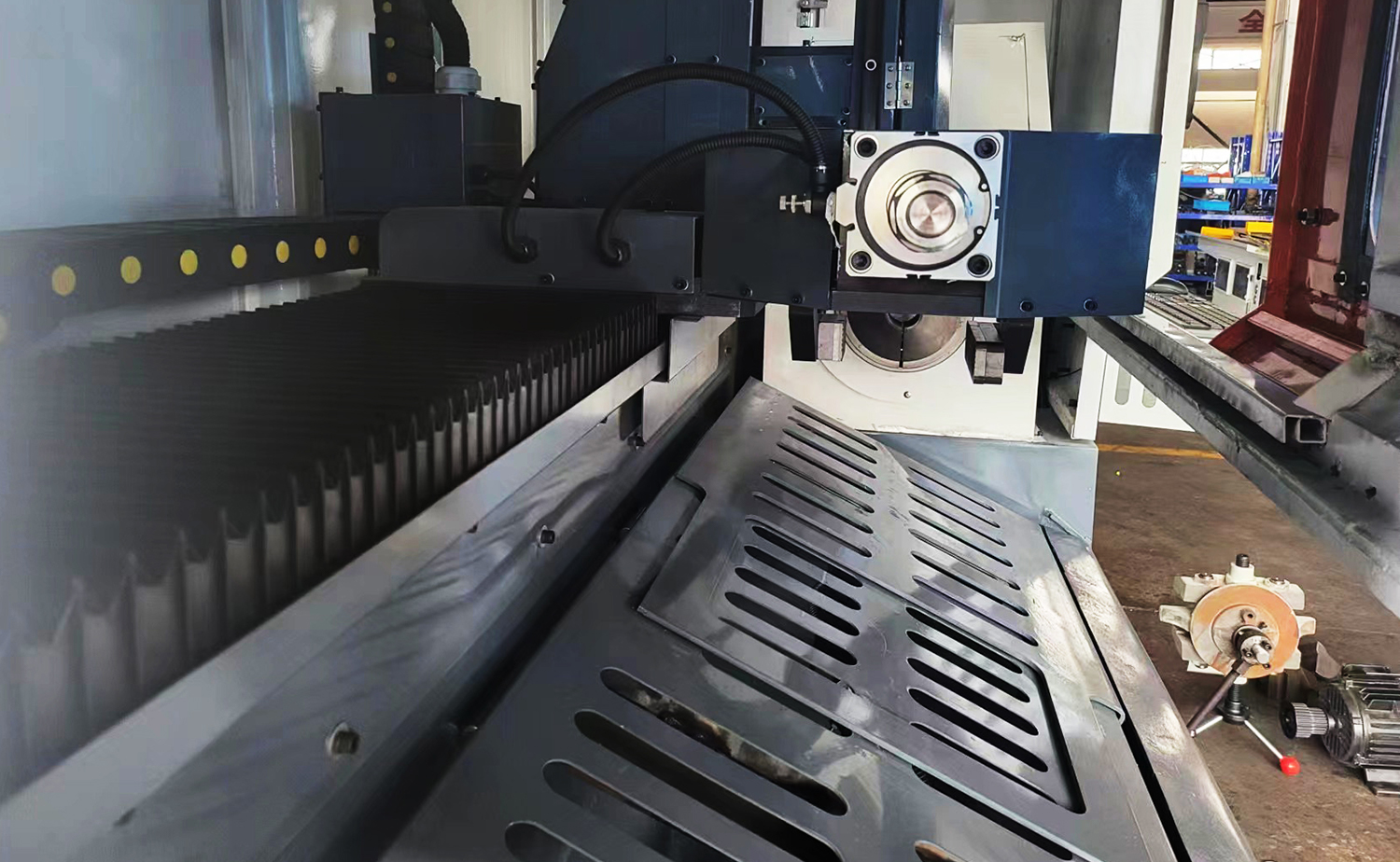 MCJG120 3D Laser Tube Cutting Machine MCJG120 3D Laser Tube Cutting Machine