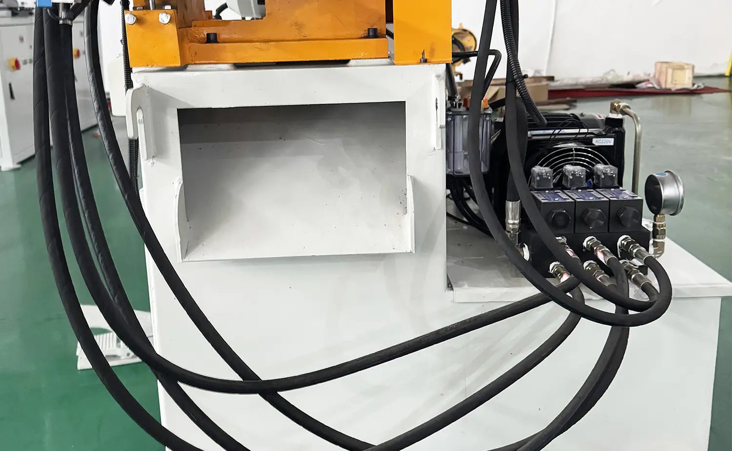 EF PV1 Series Hydraulic Semi-Automatic Tube Chamfering Machine EF PV1 Series Hydraulic Semi-Automatic Tube Chamfering Machine