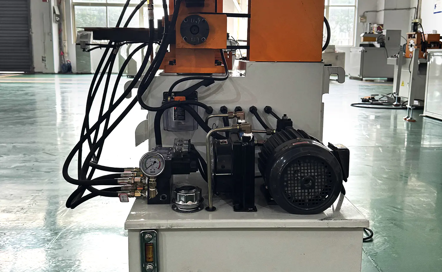 EF PV1 Series Hydraulic Semi-Automatic Tube Chamfering Machine EF PV1 Series Hydraulic Semi-Automatic Tube Chamfering Machine