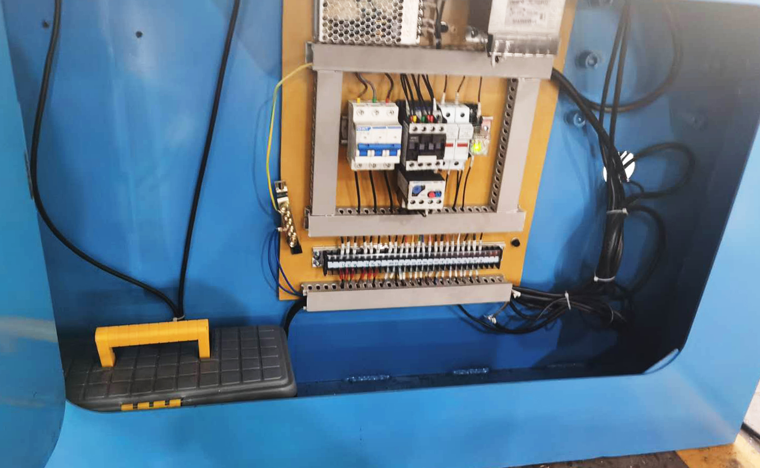 DEF AC Series Double Head Multi-Side Tube Chamfering Machine DEF AC Series Double Head Multi-Side Tube Chamfering Machine
