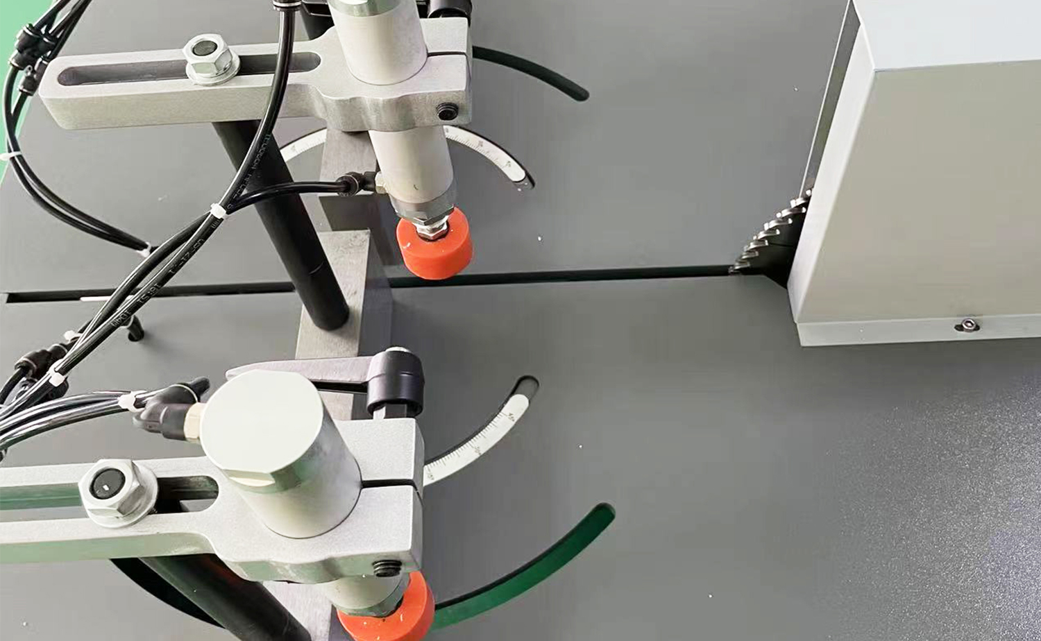 ES550 Semi-Automatic Aluminum Cutting Machine para sa Malaking Profile at Tube