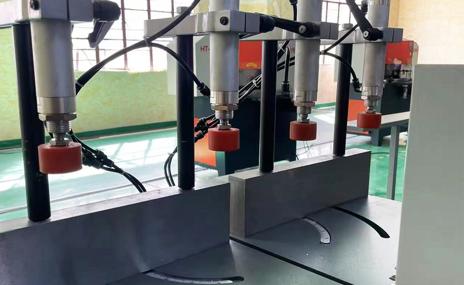 ES550 Semi-Automatic Aluminum Cutting Machine para sa Malaking Profile at Tube
