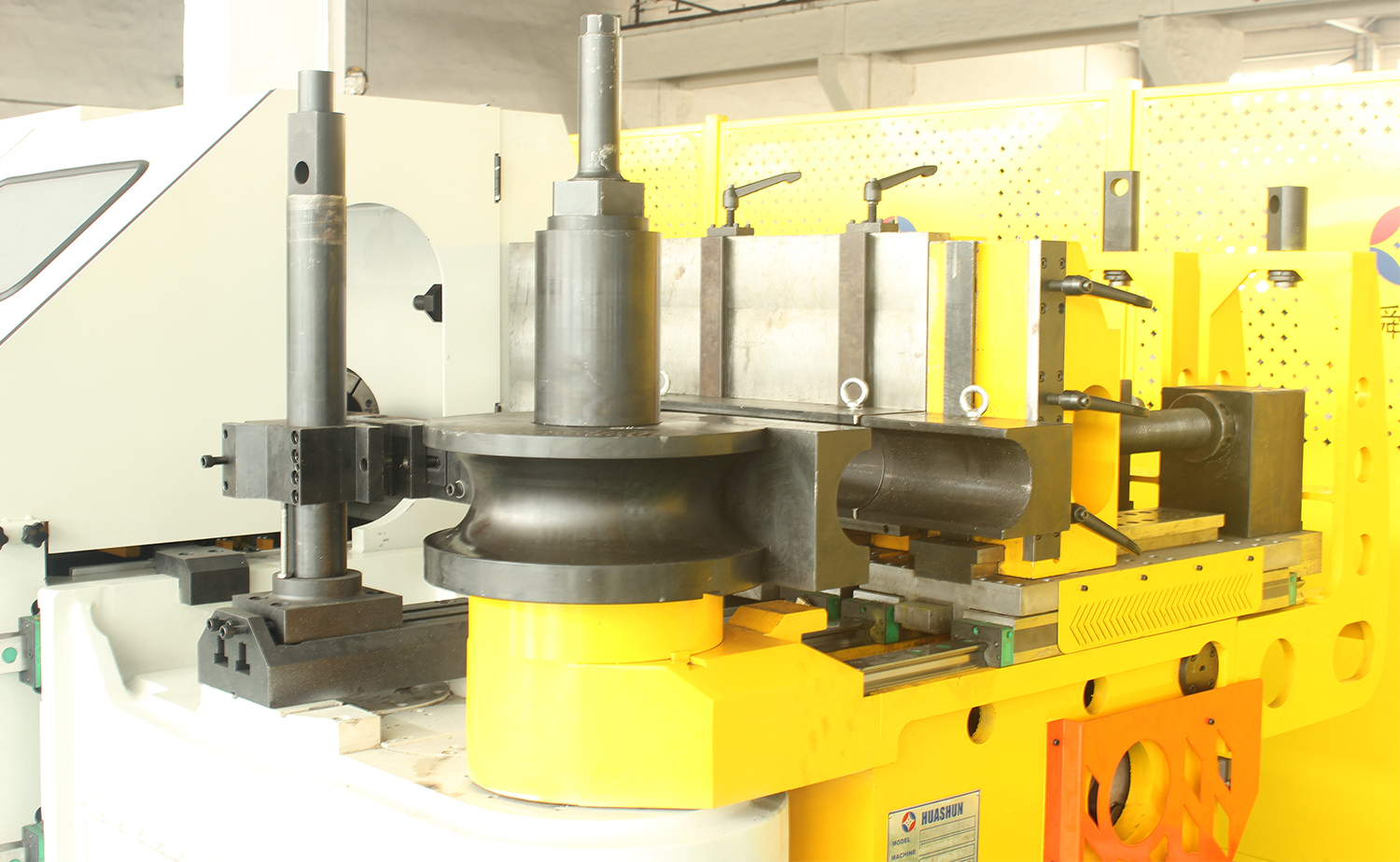 Ganap na Awtomatikong Multi-Radius Tube Bending Machine ng CNC M Series