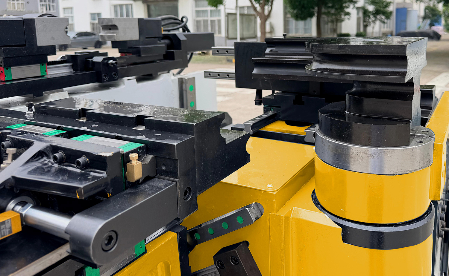 CNC Kaliwa at Kanan Pipe Bending Machine